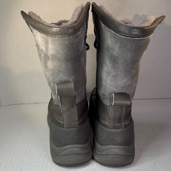 Like New UGG Women's Adirondack III Short Waterproof Winter Snow Boots Gray sz 8 - Picture 4 of 16